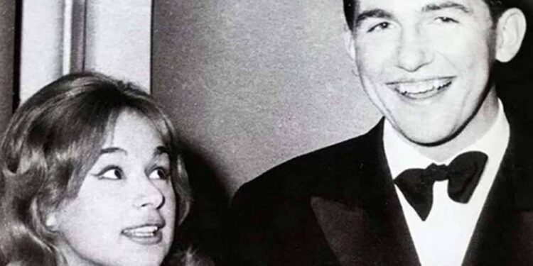 Alldaynews.gr Βουγιουκλάκη για τον τέως βασιλιά Κωνσταντίνο: Η Φρειδερίκη τον έστειλε στα σύνορα για να τον απομακρύνει από εμένα