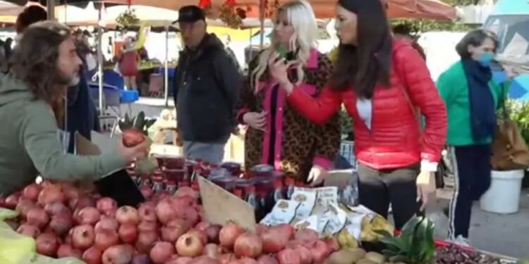 Εύη Βατίδου: Πρώτη φορά στη… λαϊκή-Η μεγάλη της απορία για τα Αγγούρια![video]