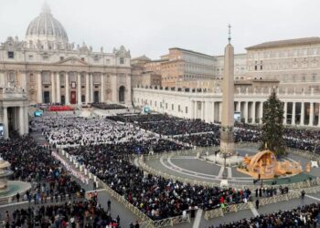 Πάπας Βενέδικτος: Αυτή την ώρα το ύστατο χαίρε στον πρώην Ποντίφικα[Live]
