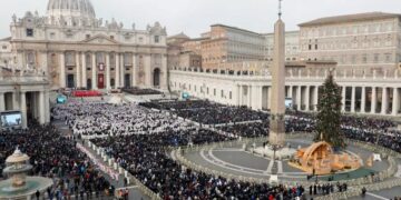 Πάπας Βενέδικτος: Αυτή την ώρα το ύστατο χαίρε στον πρώην Ποντίφικα[Live]