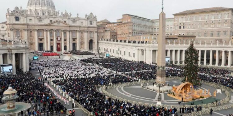 Πάπας Βενέδικτος: Αυτή την ώρα το ύστατο χαίρε στον πρώην Ποντίφικα[Live]