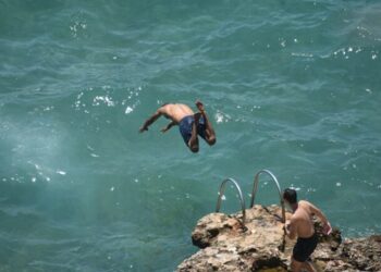 Δεν άντεξε ο άτυχος 22χρονος: Νεκρός μετά απο την Μοιραία βουτιά στη θάλασσα-Είχε μείνει παράλυτος