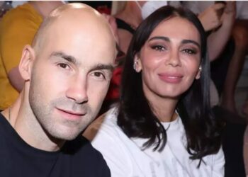 Θεοφάνεια: H Ολυμπία Χοψονίδου βούτηξε να πιάσει τον σταυρό μαζί με τα έξι παιδιά της[Φωτογραφίες]