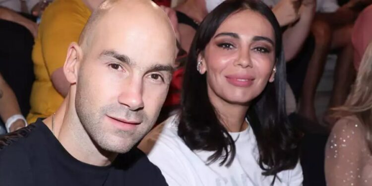 Θεοφάνεια: H Ολυμπία Χοψονίδου βούτηξε να πιάσει τον σταυρό μαζί με τα έξι παιδιά της[Φωτογραφίες]