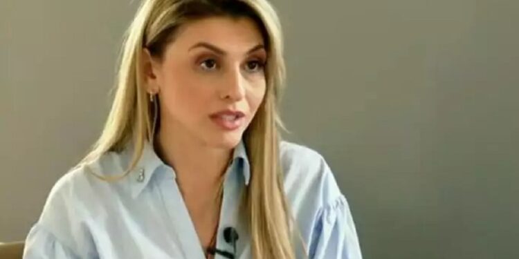 Alldaynews.gr Άννα Ζηρδέλη: “Συνεργάτης μου σε τηλεοπτική εκπομπή μου είχε πει έβαλες κοντή φούστα σήμερα, έκανες και κάτι”