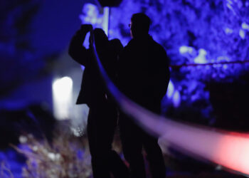 Ξεκληρίστηκε ολόκληρη οικογένεια: Αστυνόμοι «μπούκαραν» στο σπίτι και βρήκαν 8 νεκρούς εκ των οποίων 5 παιδιά (video)