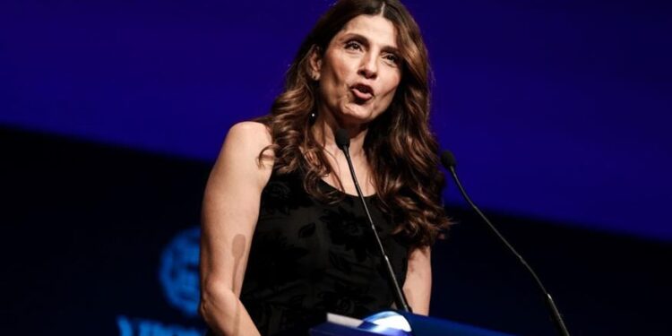 Alldaynews.gr Τσαπανίδου: «Θα διαγράψει τον κ. Κουτούπη ο Μητσοτάκης ή στηρίζει το πλιάτσικο 5,5 εκατ. ευρώ;»