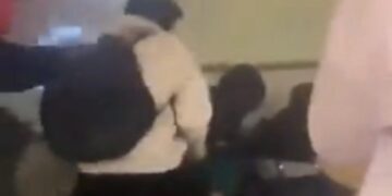 Χαμός στην τάξη του καθηγητή που καταγγέλλεται για παρενόχληση στην Πάτρα: Του επιτέθηκαν οι μαθητές του