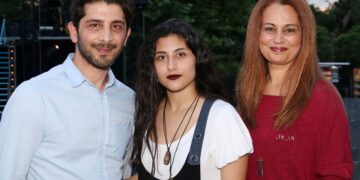 Καθηγήτριά του, αρκετά χρόνια μεγαλύτερή του: Αυτή είναι η σύζυγος του Χρήστου Σπανού & μητέρα της 21χρονης Μαρίνας