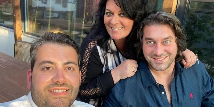 Alldaynews.gr Μαρία Εκμεκτσίογλου: «Ο γιος μου θα υιοθετήσει 2 παιδιά που έμειναν ορφανά στον σεισμό, έχει πολλά νεογέννητα»