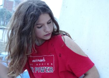 Ράγισαν καρδιές στο τελευταίο αντίο στην 20χρονη Μαρία-Ντυμένη νυφούλα την αποχαιρέτησαν