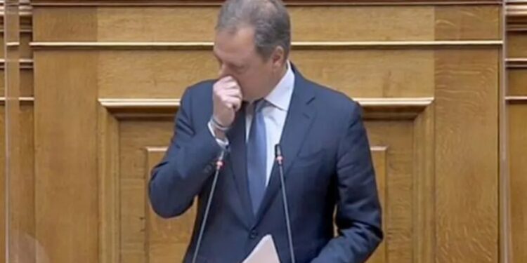 Alldaynews.gr «Είχαμε διαπληκτιστεί, ήταν λάθος μου»: Ξέσπασε σε λυγμούς ο Λιβανός αποχαιρετώντας τον Βολουδάκη