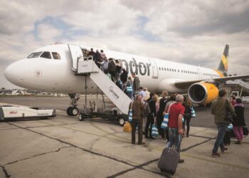 Γιατί η είσοδος στα αεροπλάνα γίνεται μόνο από τα αριστερά;