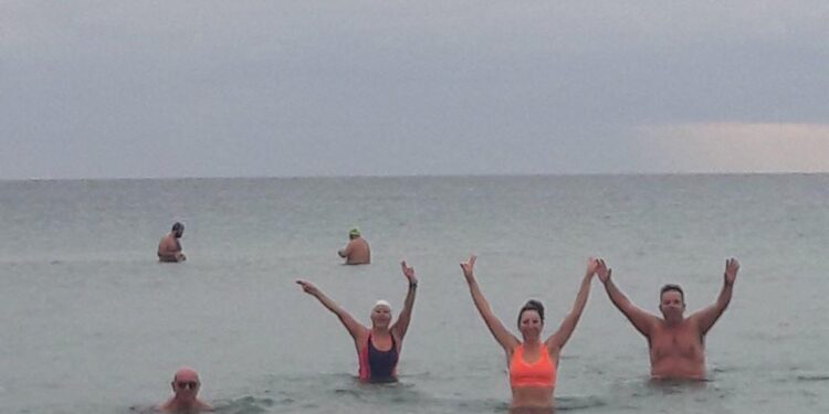 Alldaynews.gr Καμπανάκι από τους επιστήμονες για το μπάνιο στα παγωμένα νερά