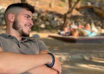 “Εμεις Παντα θα είμαστε μαζί γιέ μου”-Ο θρήνος του πατέρα του στρατιώτη που σκοτώθηκε σε τροχαίο