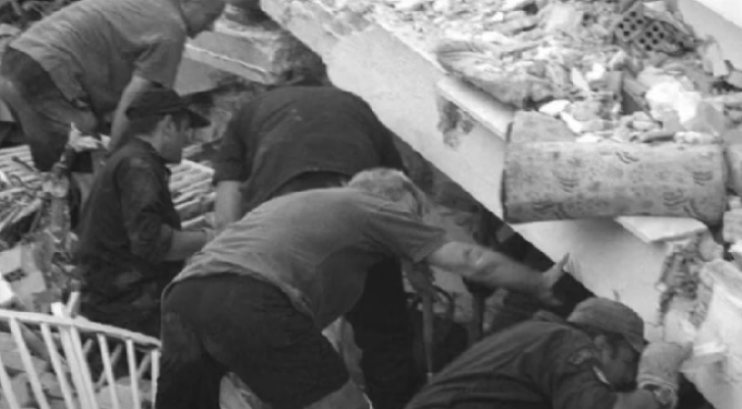 Alldaynews.gr Πλήρωνε στεγαστικό δάνειο μέχρι φέτος, ενώ το σπίτι είχε καταρρεύσει στους σεισμούς του 1986 – Αυτή ανασύρθηκε από τα συντρίμμια