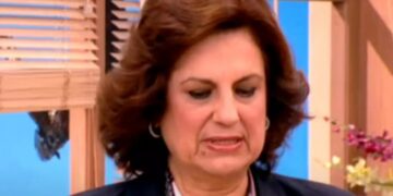 Alldaynews.gr Μαίρη Παναγάκου: Δύσκολες ώρες στο νοσοκομείο πριν την κηδεία του γιου της