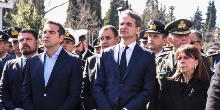 Alldaynews.gr Βούρκωσαν Σακελλαροπούλου, Μητσοτάκης, Χαρδαλιάς και Τσίπρας στην κηδεία του Τουρούτσικα