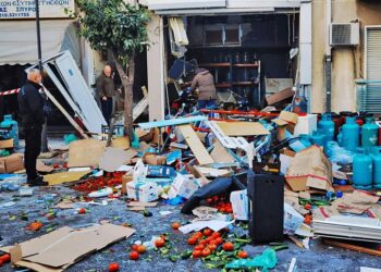 Αιγάλεω: Έκρηξη σε κατάστημα με φιάλες υγραερίου – Δύο τραυματίες