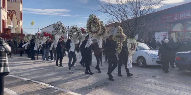 Έβρος: Σπαραγμός στην κηδεία της 28χρονης επικεφαλής του καρναβαλιού που βρέθηκε μαχαιρωμένη[video]