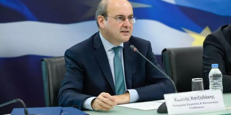 Κωστής Χατζηδάκης: Θα γίνει μια «σημαντική αύξηση» στον κατώτατο μισθό