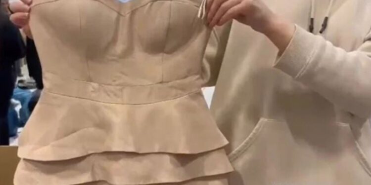 Σεισμός στην Τουρκία: Στέλνουν βρώμικα ρούχα, τακούνια, κορσέδες και ψεύτικες βλεφαρίδες στους σεισμόπληκτους[Φωτογραφίες]