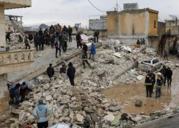 Φονικός Σεισμός-Εικόνες απόγνωσης στη Συρία: «Εδώ έμεναν 12 οικογένειες! Ούτε ένας δε βγήκε ζωντανός»