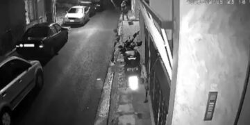 Βίντεο Σοκ από το κέντρο της Αθήνας: Χτύπησε μέχρι θανάτου γάτα και την πήρε μαζί του – Σκληρές εικόνες