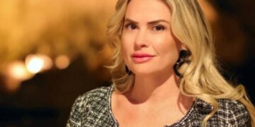 Όλγα Πολίτη: Εκβιασμό με ψεύτικες γυμνές φωτογραφίες της καταγγέλλει η αντιδήμαρχος Βάρης-Βούλας-Βουλιαγμένης