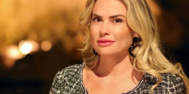 Όλγα Πολίτη: Εκβιασμό με ψεύτικες γυμνές φωτογραφίες της καταγγέλλει η αντιδήμαρχος Βάρης-Βούλας-Βουλιαγμένης