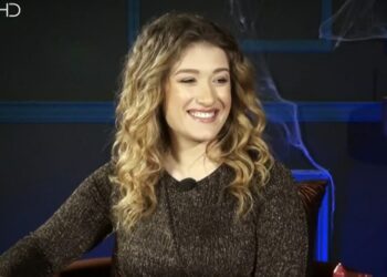 Ιλάειρα Ζήση: «Νομίζω ότι μοιάζω λίγο στην Βουγιουκλάκη-Στην κηδεία μου θα φοράω φουσκωτό γκράντε φόρεμα»