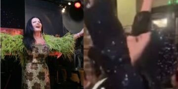 Έκανε Άνω-Κάτω το μαγαζί: Η Ζωζώ Σαπουντζάκη στα 89 της πήρε το μικρόφωνο και απογείωσε το κέφι σε ταβέρνα στην Πλάκα[video]