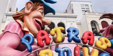 Alldaynews.gr Χαμός στο Καρναβάλι της Πάτρας: 600 άτομα στα Νοσοκομεία