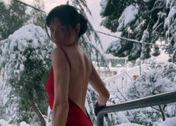 Δήμητρα Αλεξανδράκη: Πήγε στα χιόνια με Κόκκινες Γόβες και έφαγε Τούμπα[photos]