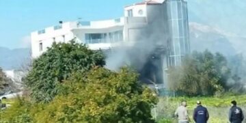 Τραγωδία στην Κρήτη:  Ένας νεκρός από φωτιά σε αντιπροσωπεία αυτοκινήτων στο Τυμπάκι