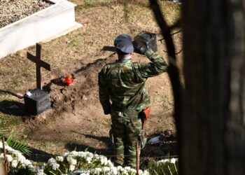 Κηδεία Ευστάθιου Τσιτλακίδη: Ο ηρωικός πιλότος του Φάντομ αναπαύεται στη γενέθλια γη