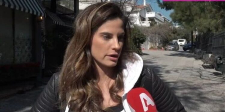 Alldaynews.gr «Τι να κάνουμε ρε παιδιά! Σκοτώστε με!» – Η απάντηση της Χριστίνας Μπόμπα για το επίμαχο βίντεο με τις δίδυμες στο αεροδρόμιο
