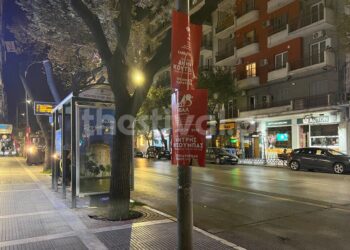 Θεσσαλονίκη: Εθελοντές του κόμματος Τζήμερου ξήλωσαν αφίσες του ΚΚΕ