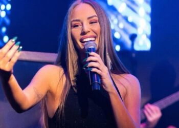 Ανδρομάχη: Χαμός με το τραγούδι «Παράλληλη Αγάπη» – «Θα μου στείλουν εξώδικο, αν δεν το κατεβάσω»