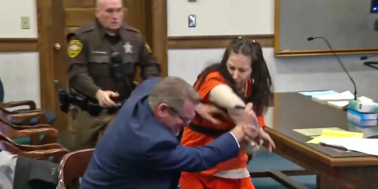 25χρονη που «αποκεφάλισε τον εραστή της και ασέλγησε στη σορό του»-Εκτός ελέγχου στο δικαστήριο