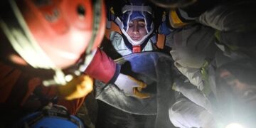 Alldaynews.gr Σεισμός στην Τουρκία: 17χρονη βγήκε ζωντανή έπειτα από 90 ώρες – Την βρήκαν σε βάθος 8 μέτρων