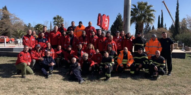 Καταχειροκροτήθηκαν οι εθελοντές της Ελληνικής Ομάδας Διάσωσης στην Κωνσταντινούπολη (video)