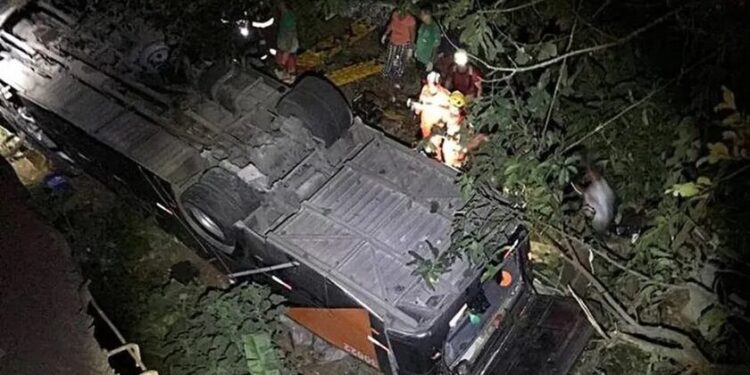 Φρικτό τροχαίο με λεωφορείο που μετέφερε ομάδα ποδοσφαίρου: 4 νεκροί και 29 τραυματίες ποδοσφαιριστές (φωτο)