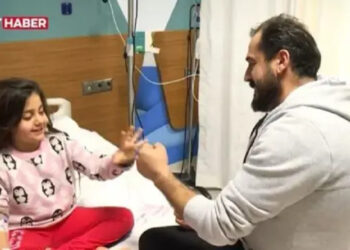 Σεισμός στην Τουρκία: Πατέρας και κόρη σώθηκαν μετά από πέντε μέρες στα ερείπια – Έπαιζαν «πέτρα, ψαλίδι, χαρτί»