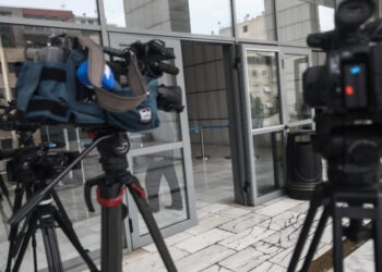 Βόμβα – Γνωστός παρουσιαστής στα δίχτυα της Αρχής για ξέπλυμα: Κατηγορείται για απάτες άνω των 22 εκατ. ευρώ