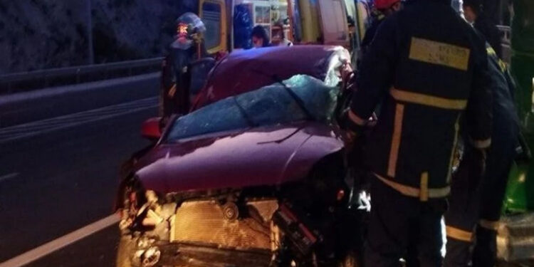 Σοκαριστικό τροχαίο: Σμπαράλια το αυτοκίνητο που οδηγούσε 24χρονος