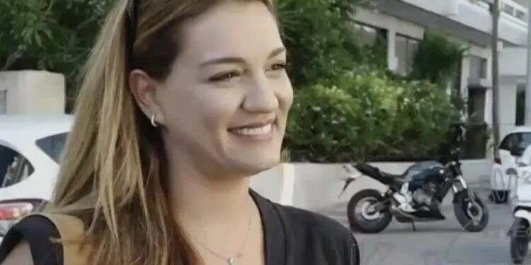 Ελίνα Παπίλα: Την φυγάδευσαν για την πρόβα με τους συνεργάτες της – Θα πάρει τη θέση της Βίκυς Χατζηβασιλείου στη νέα εκπομπή του ΑΝΤ1