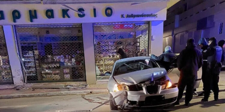 Alldaynews.gr Άγριος καβγάς έξω από νυχτερινό μαγαζί με συμπλοκή, μαχαιριές, καταδίωξη και… τροχαίο!