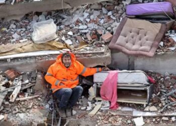 “Η κόρη μου, Ερμάκ”: Η ιστορία πίσω από τη φωτογραφία που ράγισε καρδιές παγκοσμίως