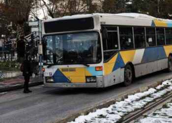 Τροχαίο στη Βασιλίσσης Σοφίας: Λεωφορείο έπεσε πάνω σε ΙΧ – 10 τραυματίες
